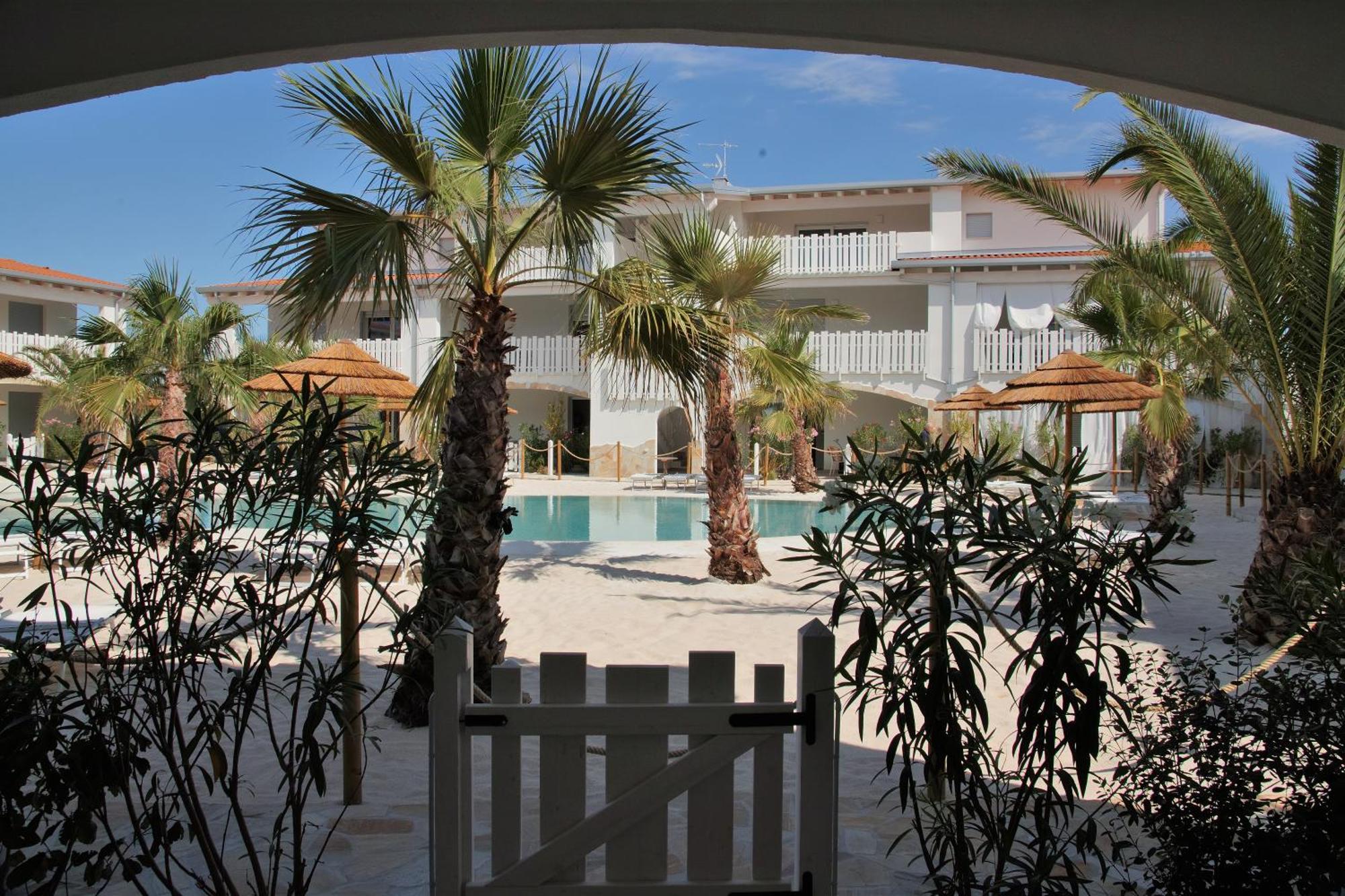 Cala Blu Residence Con Piscina-Centralissimo Lido Di Jesolo Bagian luar foto