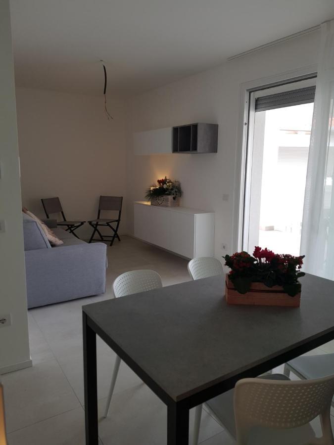 Cala Blu Residence Con Piscina-Centralissimo Lido Di Jesolo Bagian luar foto