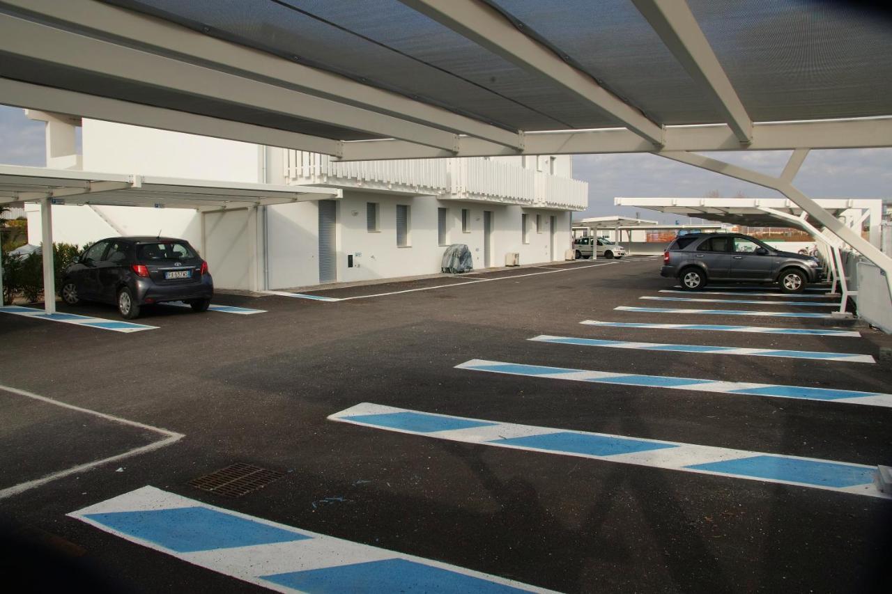 Cala Blu Residence Con Piscina-Centralissimo Lido Di Jesolo Bagian luar foto