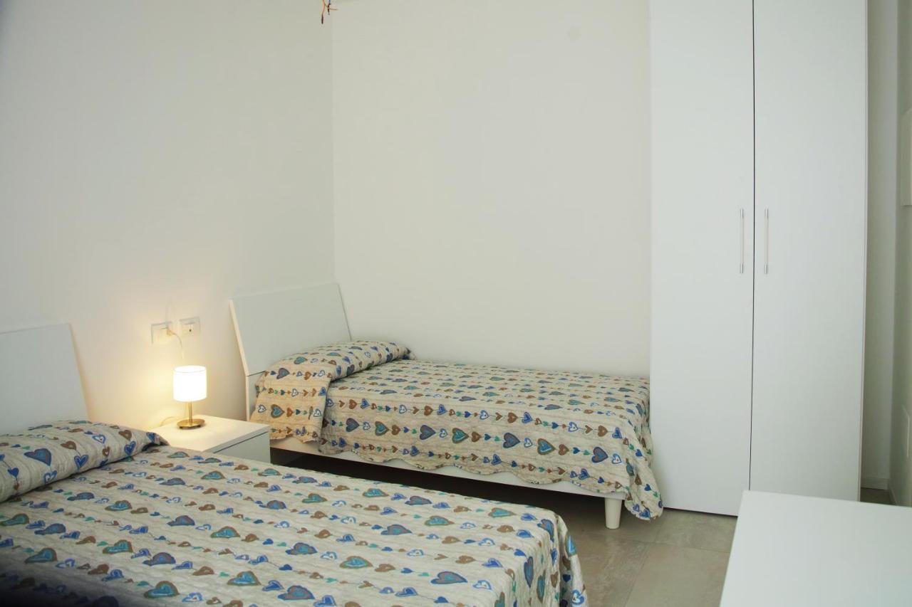 Cala Blu Residence Con Piscina-Centralissimo Lido Di Jesolo Bagian luar foto